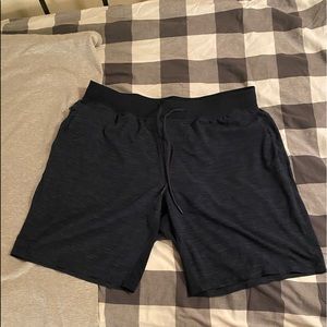Men’s lululemon THE short 9” Lined Navy Hthr, EUC!